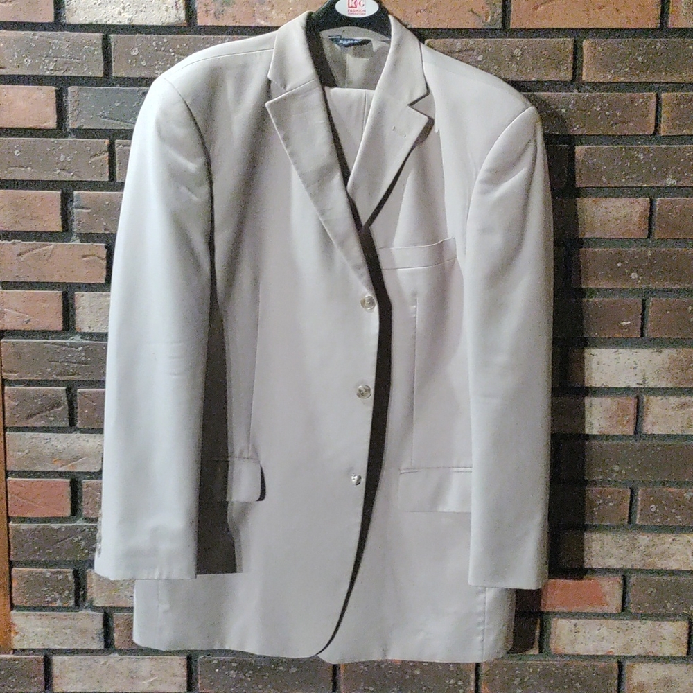 BOTANY 500 2 piece men's suit. Super 120's WOOL CASHMERE